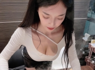萌萌 168.E.51.25歲 與生俱來就有雙逆天長腿，穠纖合度的身...