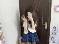 外宿學生妹，每到夜裡獨自呻吟，  想像著能有叔叔來好好