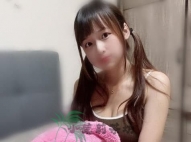 雨婷158cm  45kg  20歲  小D奶 服務：親親   愛愛  抱抱   口交  ...