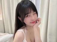小茜豐腴身材和大D奶 僅22歲 身高160cm 體重47kg